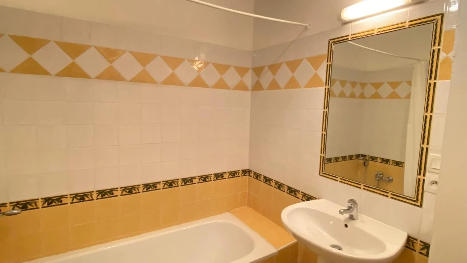 04B8 Beautiful T3 In The Heart Of Lavender - Pool Apartment Brunet France